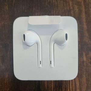Original Apple iPhone EarPods Lightning Headset Earbuds Earphones Headphones New